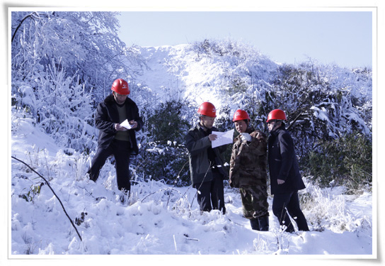 500kV石雅线、二普线线路覆冰,金年会电力抗冰保电