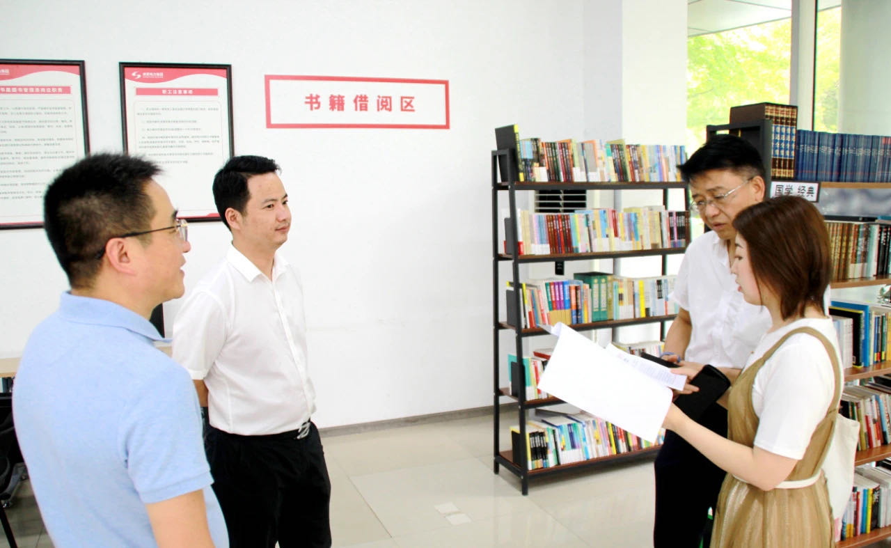 青羊区总工会副主席唐宁,府南街道人大工委主任、总工会主席刘庆一行到金年会电力集团指导工会工作