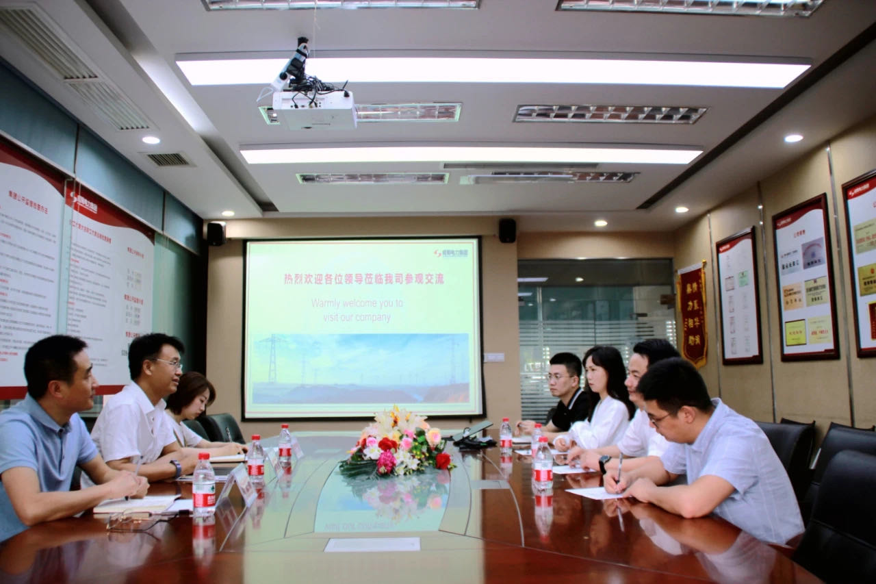 青羊区总工会副主席唐宁,府南街道人大工委主任、总工会主席刘庆一行到金年会电力集团指导工会工作