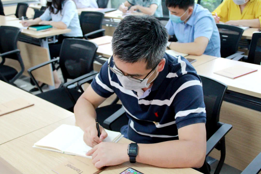 中共金年会电力支部委员会召开 “不忘初心、不负韶华”专题组织生活会