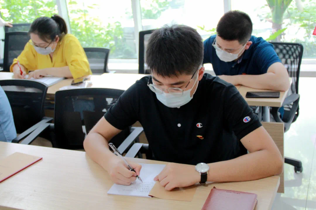 中共金年会电力支部委员会召开 “不忘初心、不负韶华”专题组织生活会