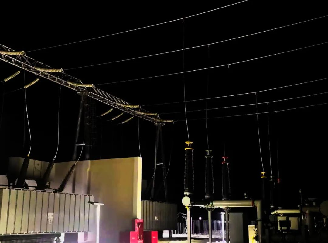 承德围场朝阳湾(300MW)220kV汇流站项目一次性倒送电成功