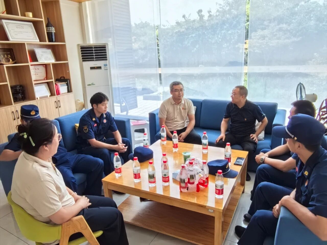 将党建活动落到实处—集团党支部八一慰问活动小记